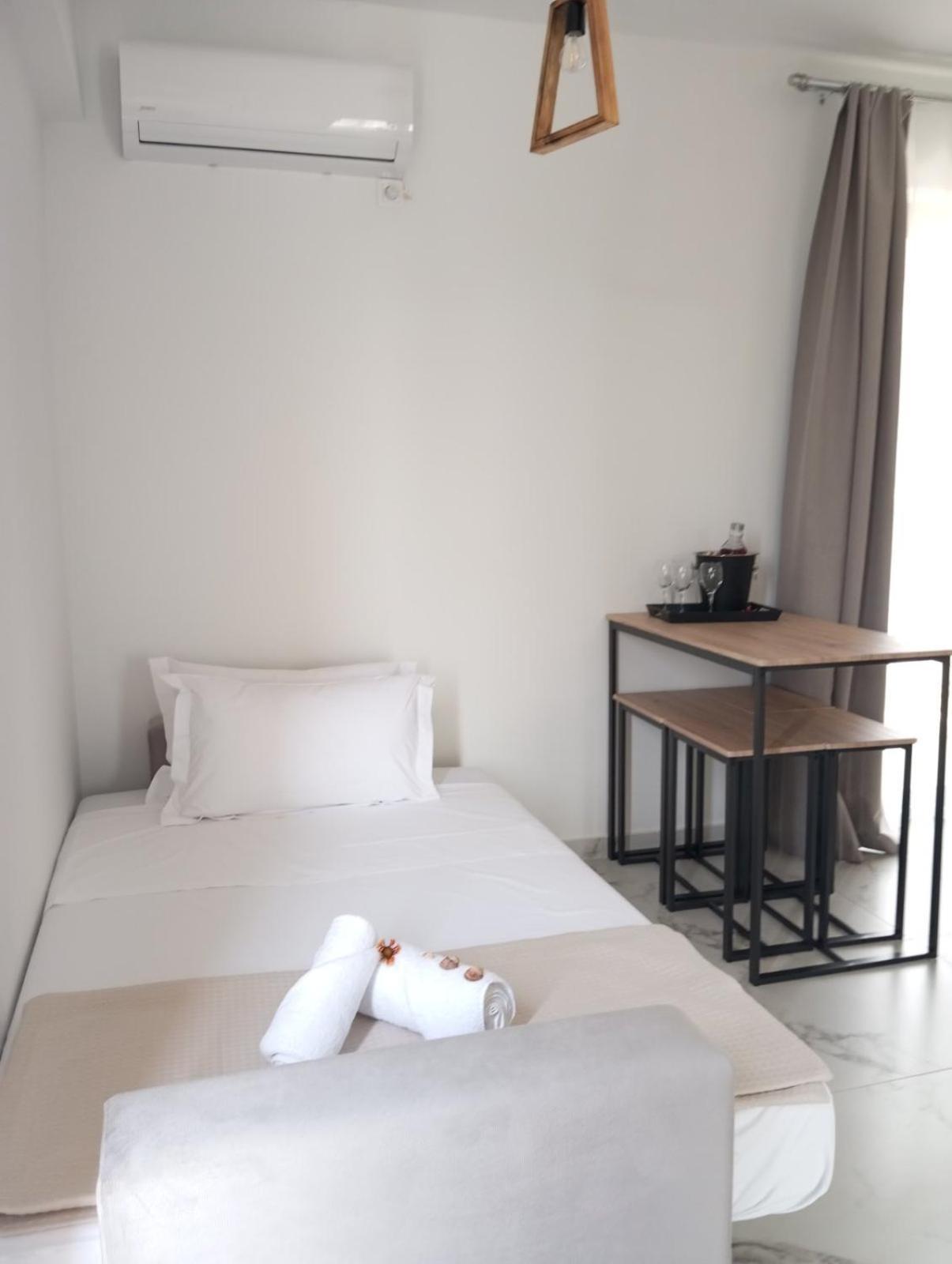 Three Charites Resort Gialova Esterno foto