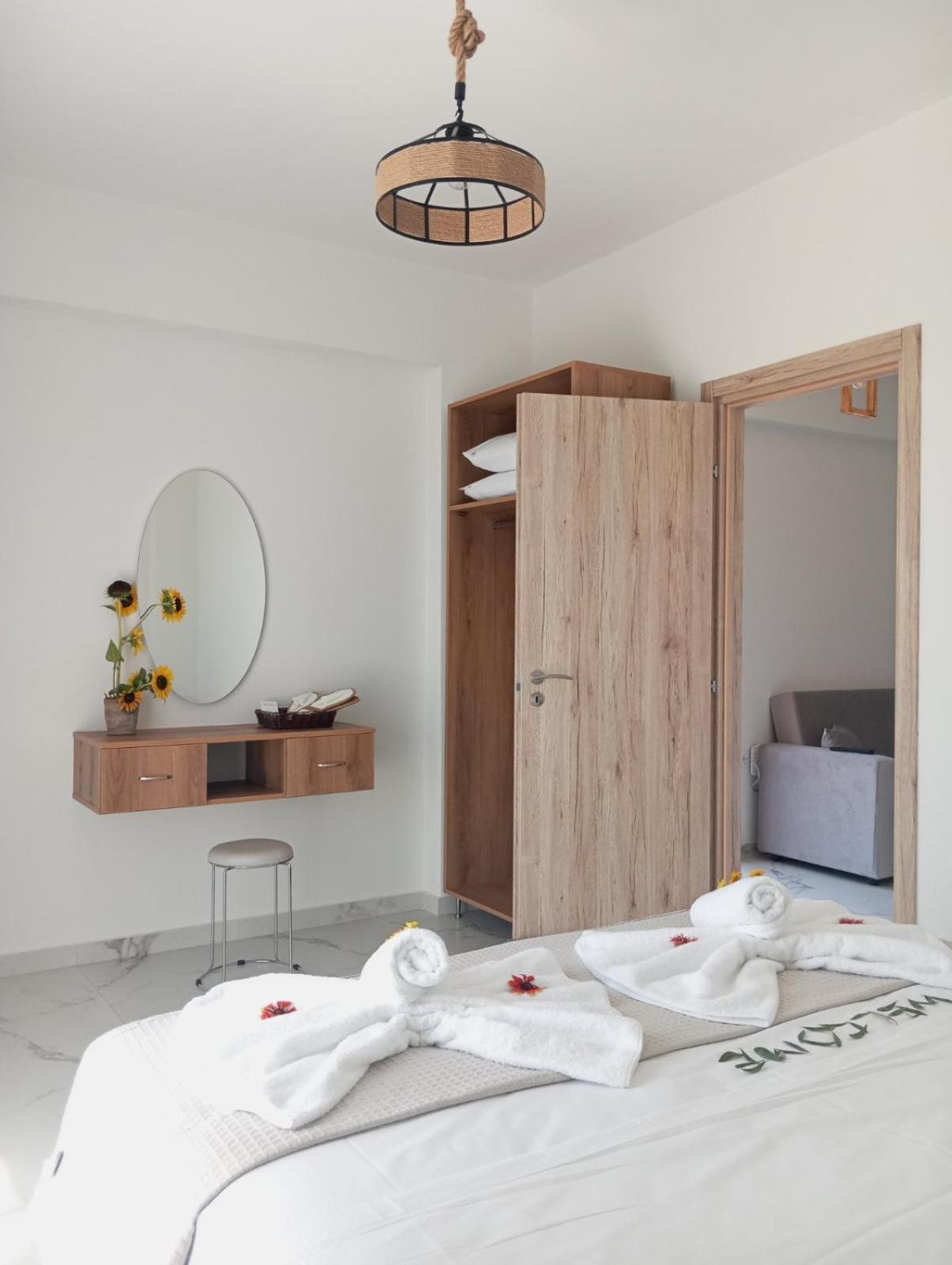 Three Charites Resort Gialova Esterno foto
