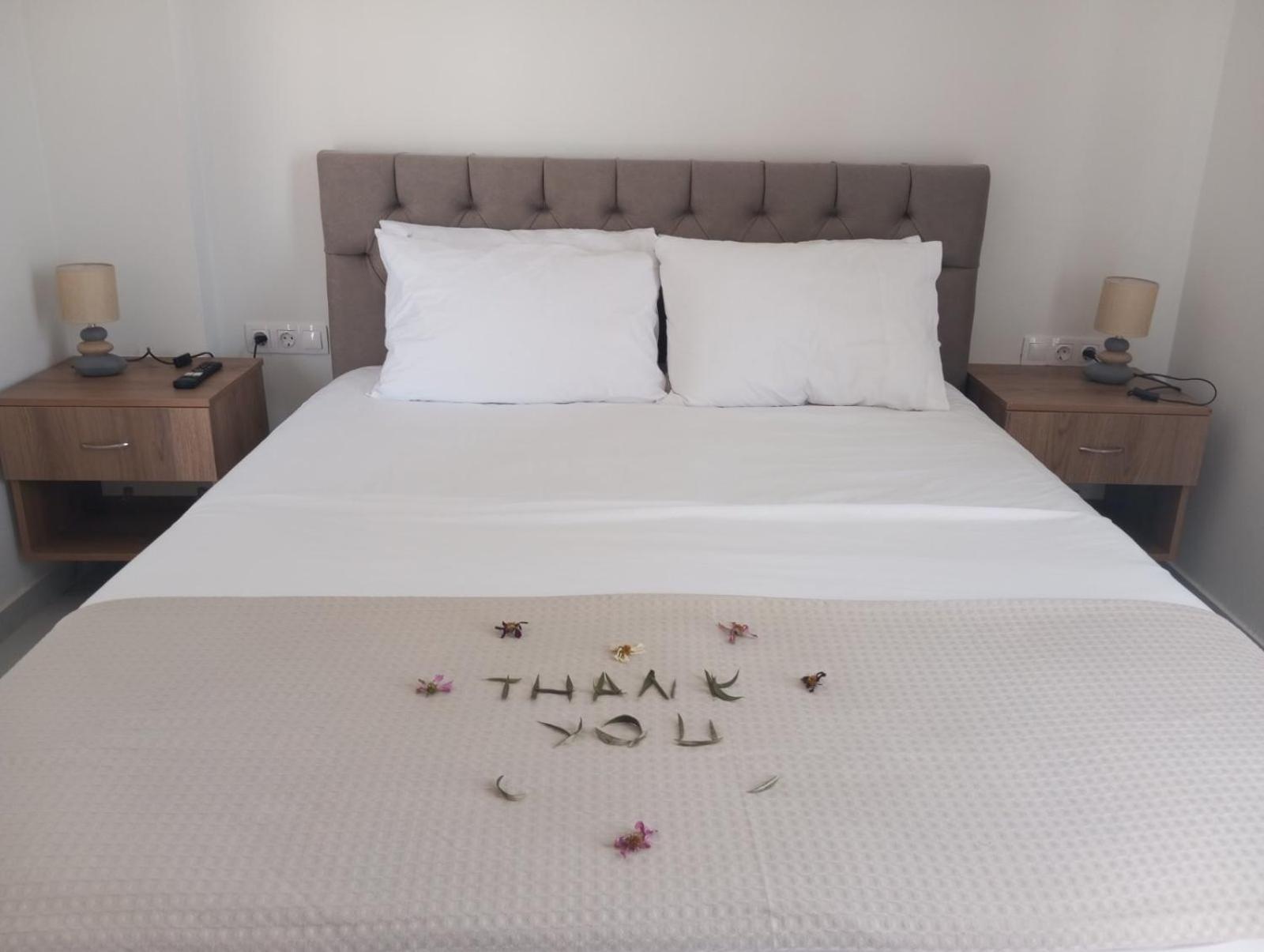 Three Charites Resort Gialova Esterno foto