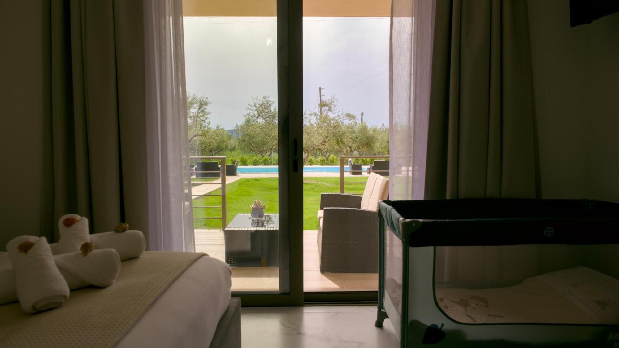 Three Charites Resort Gialova Esterno foto